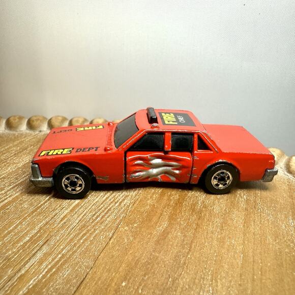 Hot Wheels Emergency Lot- 2 Fire Eater Fire Trucks, Police Car, Fire Chief Sedan - Picture 10 of 14